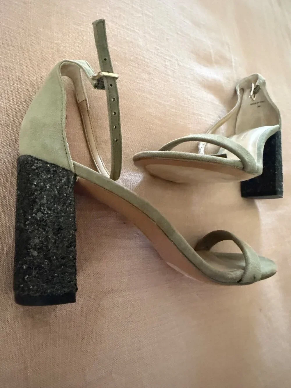 Banana Republic Size 6 Suede Heel Never Worn